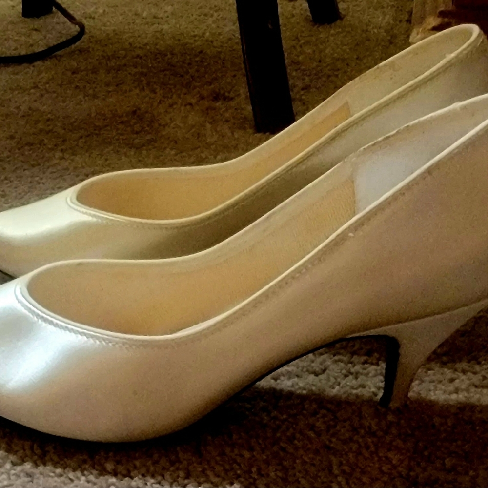 Shoes - Picture 2 of 5